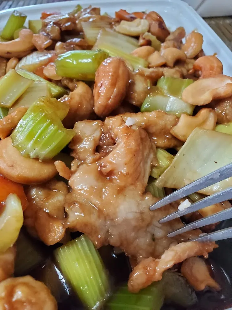 Chicken with Cashew Nuts